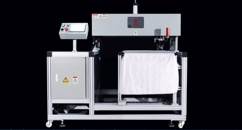 Mesin Pembuat Filter Udara 1.5KW Otomatis Efisien Untuk Strip Dekoratif
